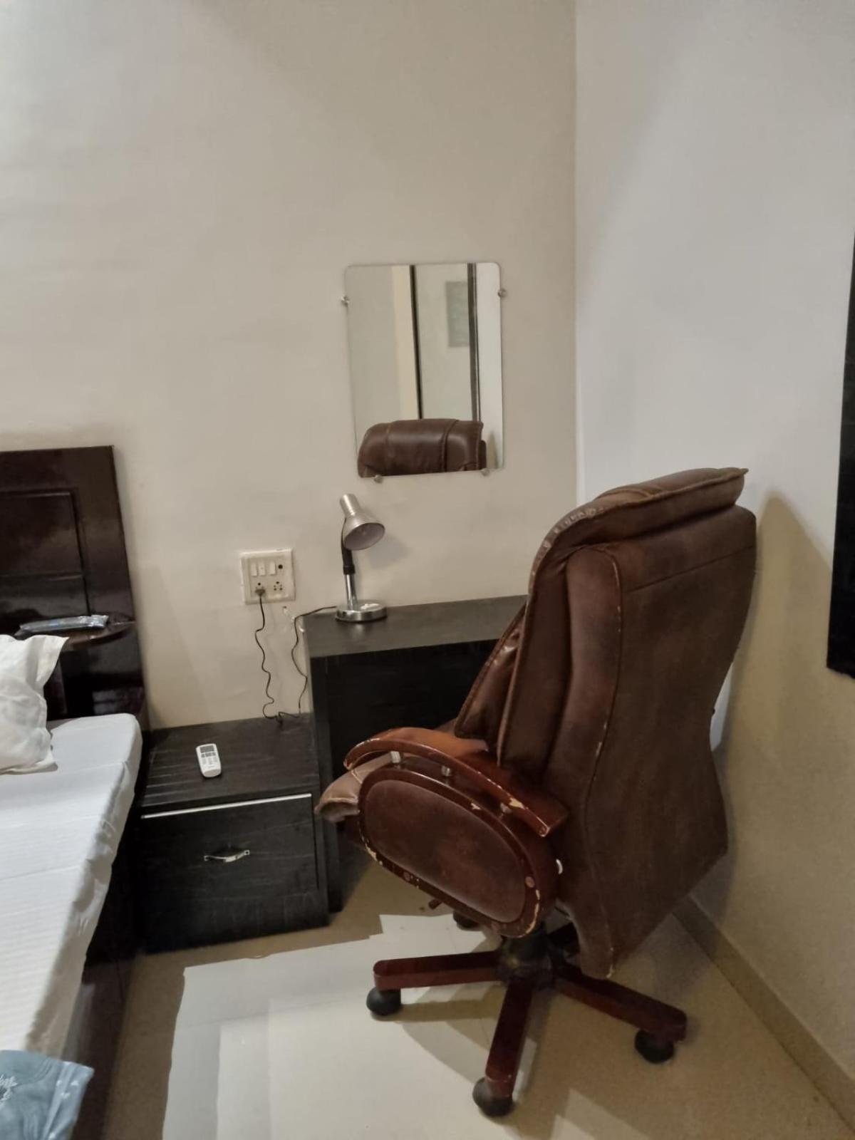 Leela Homestay Jabalpur - Lily - 2 Bhk Luxury Appartment Ngoại thất bức ảnh